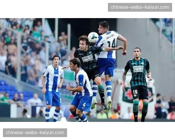 “西甲大使”劳尔访问日本青训营，推动青少年足球交流