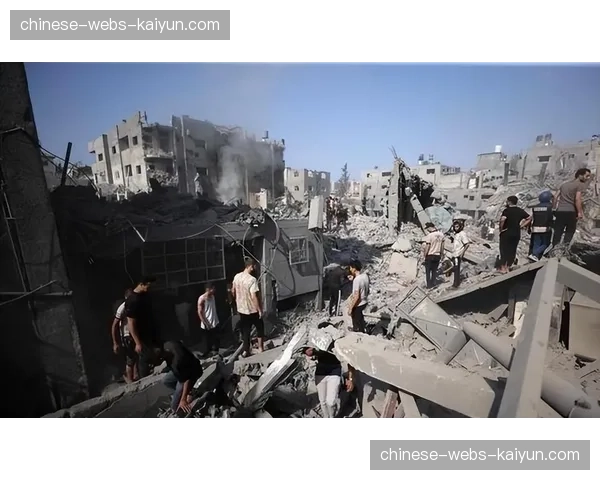 实时：斯特拉斯堡球员因危险动作被直接红牌罚下，比赛局势突变