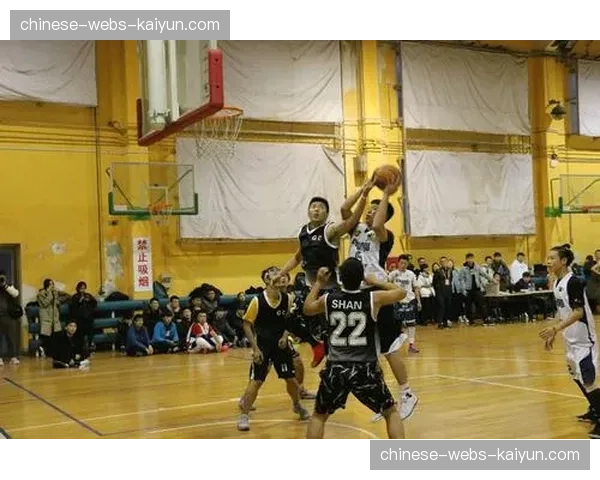 特写:明尼苏达山猫队新帅谢丽尔-里夫召开首次全队会议,强调防守文化 特写:明尼苏达山猫队新帅谢丽尔-里夫召开首次全队会议,强调防守文化